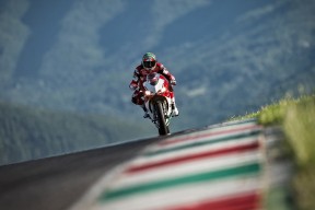 九游中心官网-_魔术逆转比赛胜利，士气大振_，魔术反转电影