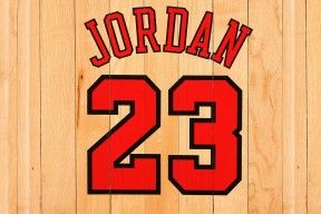 九游-摩洛哥队在巴黎奥运会男足比赛中展现出高效的快攻配合，摩洛哥著名足球运动员